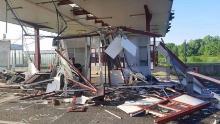 Българин се вряза с бус в ГКПП в Унгария, шестима са ранени