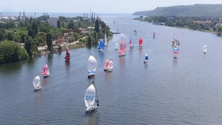 В предстартова подготовка на регата „Varna Channel Cup