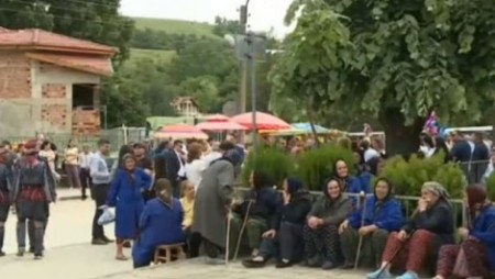 В село Медовец почетоха жертвите на възродителния процес