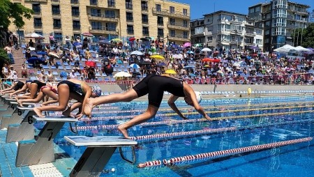 400 деца участваха в турнир по плуване