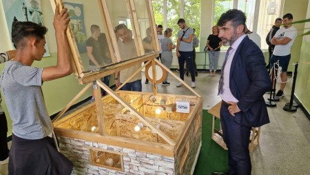 Ученици от СУ „Васил Левски