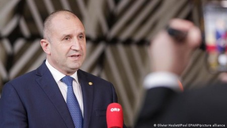 Президентът Радев: Не мога да приема открити призиви към политическо номадство