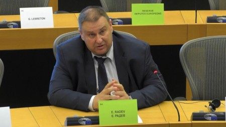 Емил Радев към ЕК: Как ще се спази принципът на субсидиарност при законодателство за признаване на родителството в ЕС?