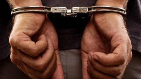 Спипаха 32-годишен да краде ученически чинове в Дългопол