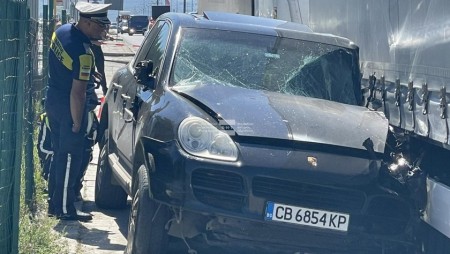 Джип блъсна мъж на тротоар пред столична болница