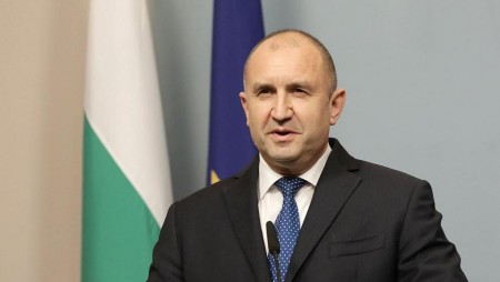 Румен Радев връчи на „Продължаваме промяната