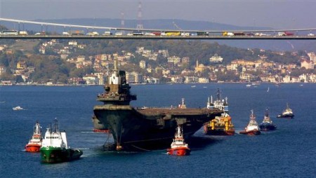 Заради напрежението около Тайван Китай извади и двата си самолетоносача в открити води