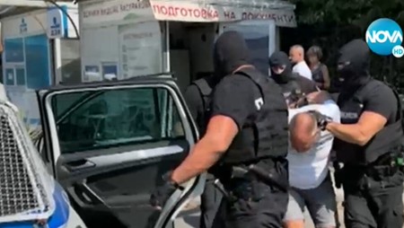 Спецакция в Бургас заради схема с кражба на луксозни коли