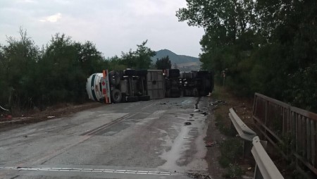 Катастрофа между джип и цистерна край Скравена, има пострадали