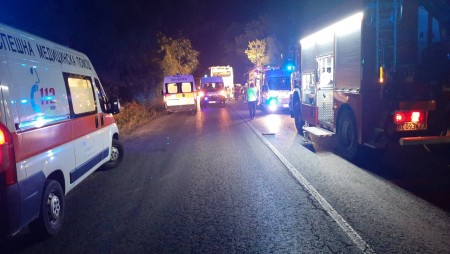 Тежка катастрофа между автобус и лека кола край Велико Търново, има загинали
