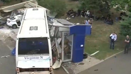 Автобус с мигранти блъсна патрулка в Бургас, има загинали полицаи