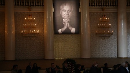 Хиляди изпратиха Михаил Горбачов в последния му път