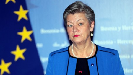 ЕК предлага пълна отмяна на визовото споразумение с Русия