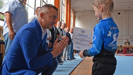 Наградиха гимнастици за отлично представяне на състезанията от Държавното първенство