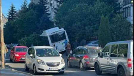 Автобус катастрофира в София, има пострадали