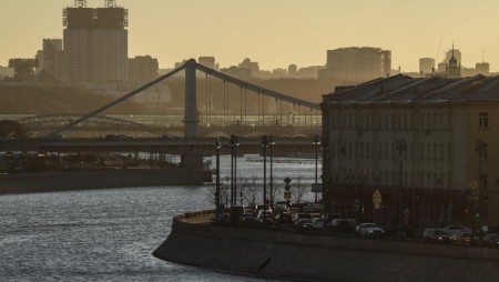 Цистерна с гориво се запали на Кримския мост