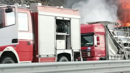 Камион се запали на АМ „Хемус”