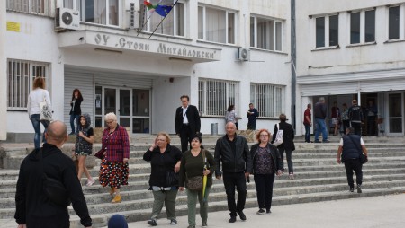 Какво показват данните на „Тренд” и „Галъп” за активността на вота в страната към 19 ч.