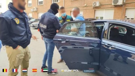 Задържаха двама българи при спецоперацията срещу кокаиновия „суперкартел