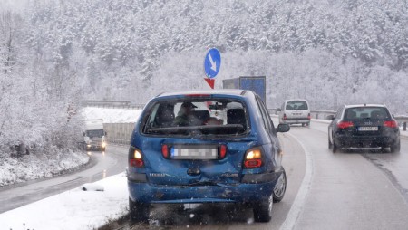 ОТНОВО СМЪРТ НА ПЪТЯ: Трима души загинаха след катастрофа в Старозагорско