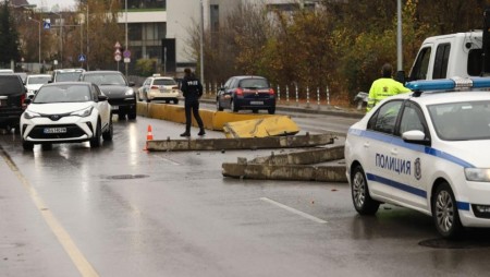 Дипломатически автомобил катастрофира в София
