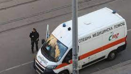 НОВО ПЕТ: Заловиха мигранти, превозвани в линейка, облечени като медици