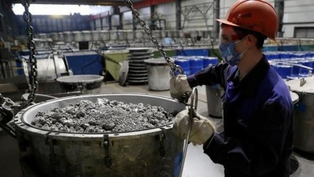Newsweek: САЩ очакват достъп до запасите от титан в Украйна