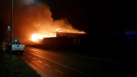 Пожар изпепели плажна дискотека в Бургас