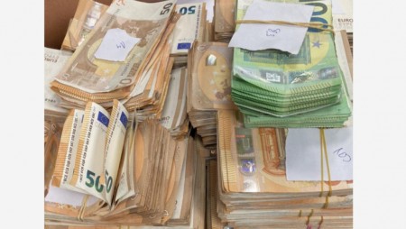 Контрабанда на валута и злато за над половин милион лева откриха на ГКПП М. Търново