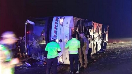 Петима са загинали и над 20 ранени в катастрофа с автобус в Турция