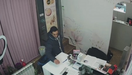 Кражба в центъра на София, се оказа заснета от видеокамера