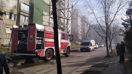 Евакуираха живущите в блок в Кюстендил заради пожар