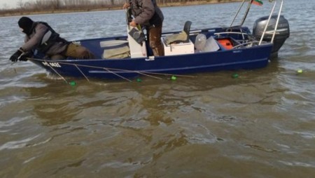 Незаконни уреди за улов на риба иззеха край Свищов