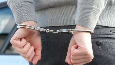22-годишният насилник от Синдел остава в ареста