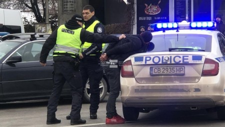 Задържаха шофьор след зрелищна гонка с полицията в София