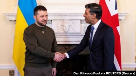 Зеленски пристигна в Лондон и поиска „криле за свободата