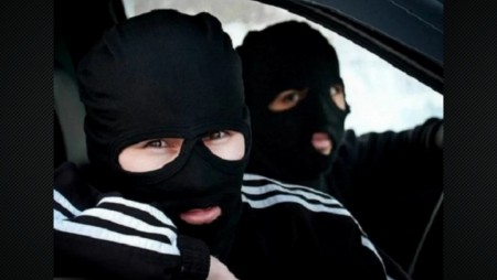 Младеж излъга полицаите, че са го нападнали маскирани