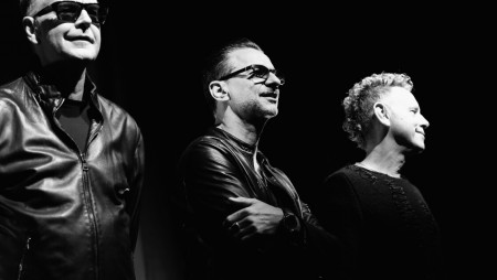 Depeche Mode пускат първата си песен след смъртта на основателя на групата Анди Флетчър