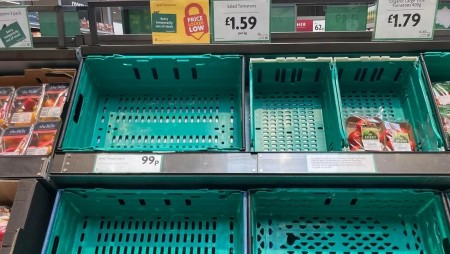 Недостиг на домати в британските супермаркети