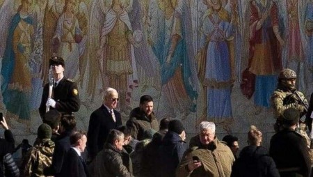 Зеленски каза, че с Байдън са обсъдили предоставянето на оръжия с голям обсег при днешното му посещение в Киев