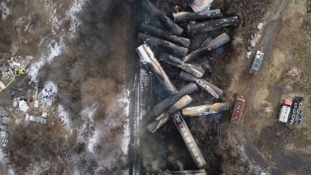Дерайлиране на влак предизвика техногенна катастрофа в американско градче