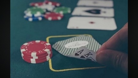 76-годишна жена проигра пенсията си на казино и каза на МВР, че са я обрали