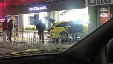 Такси разби витрина на телеком