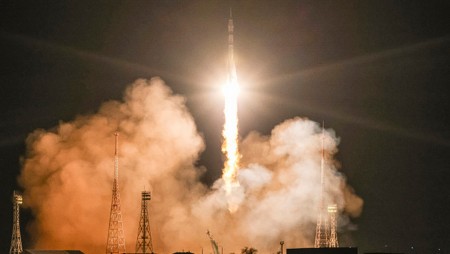 Русия изстреля от Байконур ракета-носител „Протон-М“ с комуникационен спътник