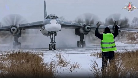 Задържаха двама американци за предаване на авиационни технологии на Русия