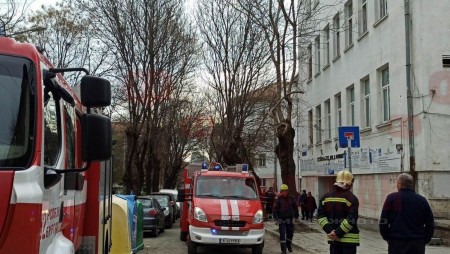 В училище в Бургас пламна пожар