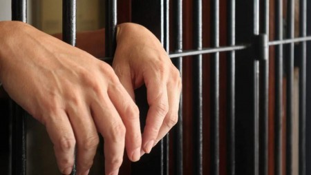 Прибраха в ареста почитатели на чашката и дрогата