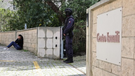В Лисабон двама бяха убити при нападение в мюсюлмански център