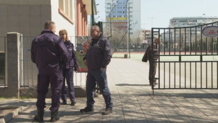 102 сигнала за бомби в училища в няколко града