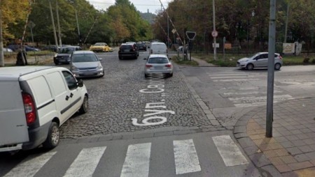 Кола счупи жп бариерите на прелеза на бул. „Свобода